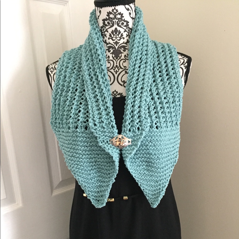 NWOT SCARF HAND KNITTED